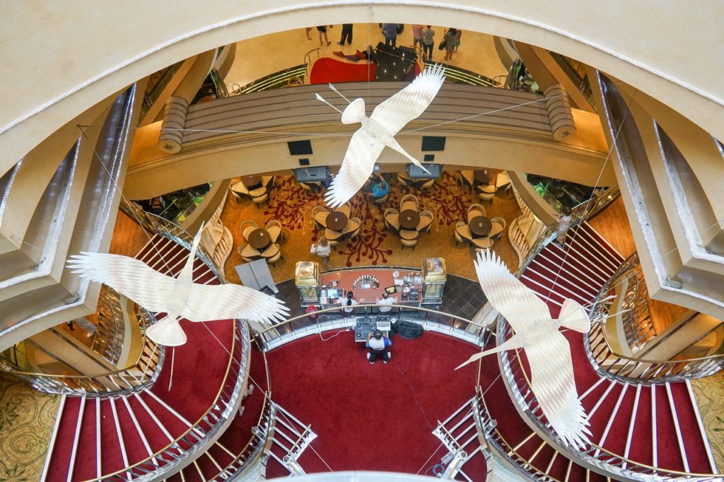 cruise-ship-decorations